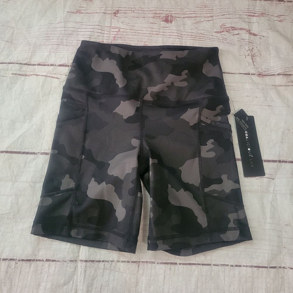 Yogalicious High Rise Side Pocket Camo Biker Shorts Size XS NWT